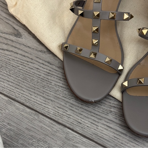 Valentino Garavani Rockstud Open Toe Sandals 55 Grey Worn Once Size 39 - Picture 4 of 5